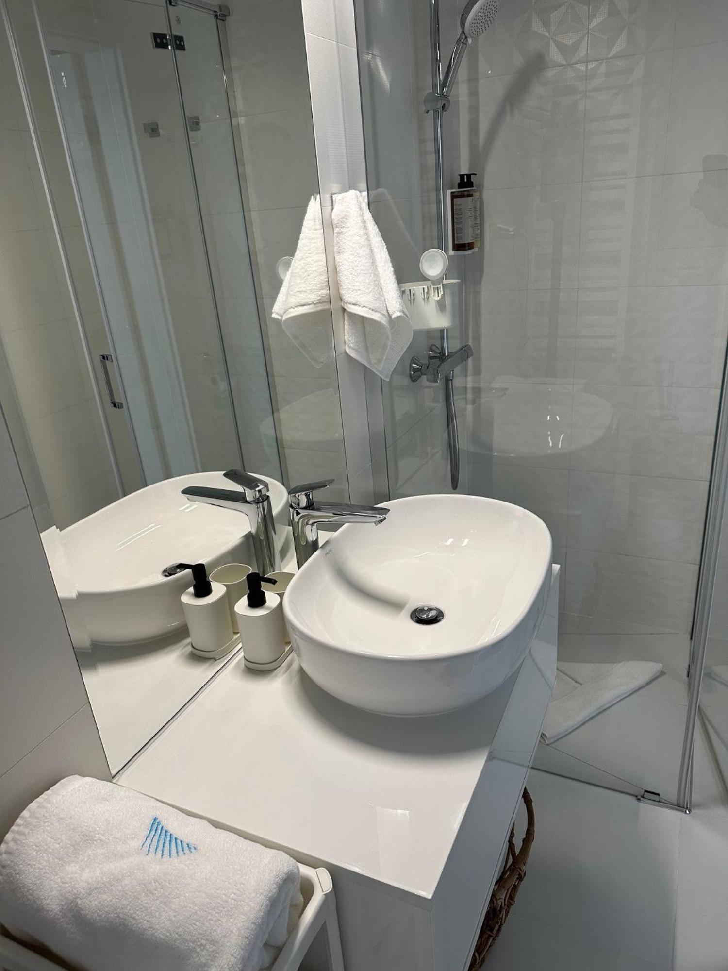 Sunny Haven Wave Sea View Apartment